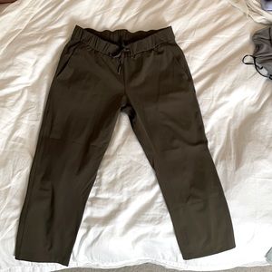Lululemon On The Fly Crop (23”)- Woven